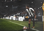 棋牌游戏-英超争冠焦点战，国际米兰完胜瑞典，一场跨越时空的足球对话