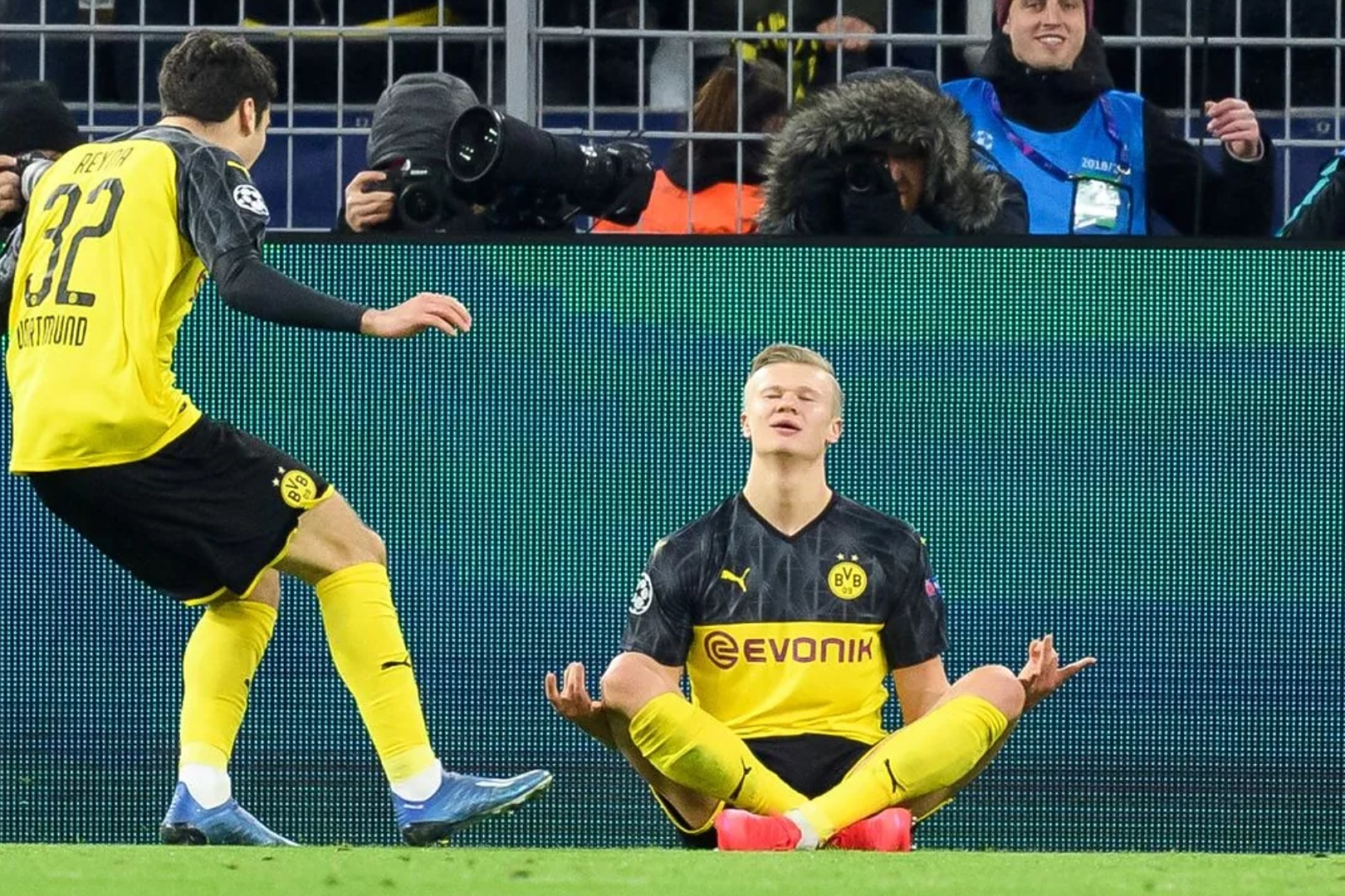 多特蒙德淘汰曼联，晋级欧冠八强