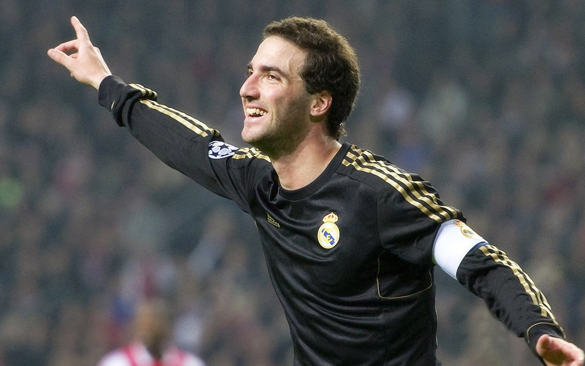 赛道与球场，当F1争冠焦点遇上独行侠打穿勇士